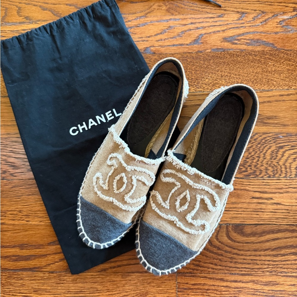 CHANEL Tan and Black Espadrilles